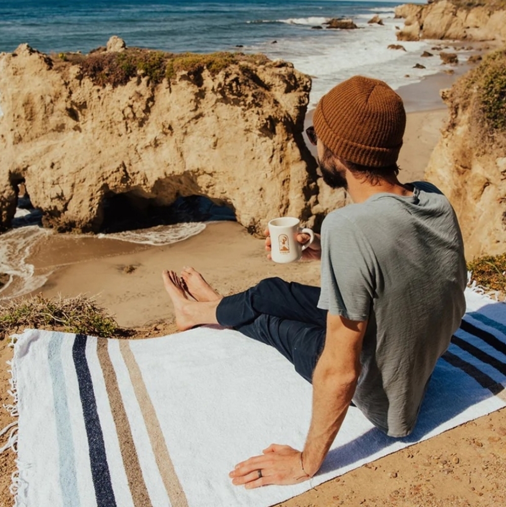 SUNDREAM Throw Blue & White